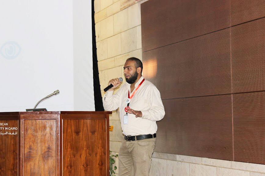 Mohamed Shehata on the Stage of the AUC giving a UIUX Session